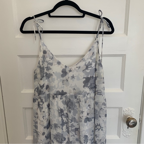 Park & Fifth flowy grey floral dress with shoulder ties, size M - Picture 2 of 7